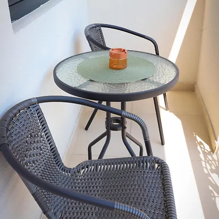 Grey On The Hill Apartment