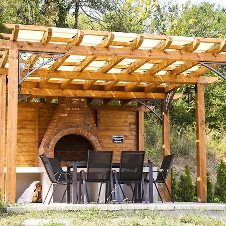 Grey On The Hill Apartment